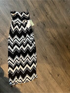 iris Black and White Strapless Chevron Maxi Dress